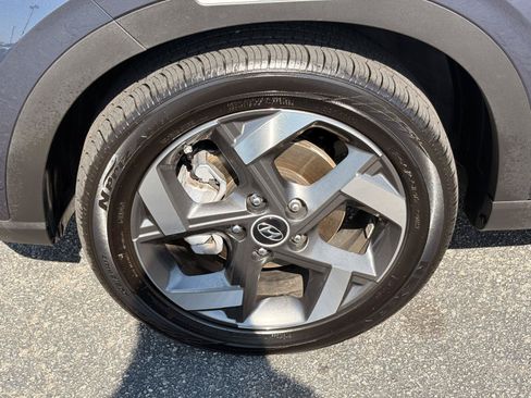Used 2025 Hyundai Venue Limited FWD image 15