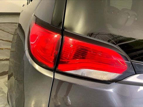 Used 2017 Chrysler Pacifica Touring-L Plus FWD image 27