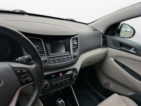 Used 2017 Hyundai Tucson Sport w/ Cargo Package image 10