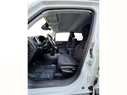 Used 2017 Jeep Renegade Latitude image 7