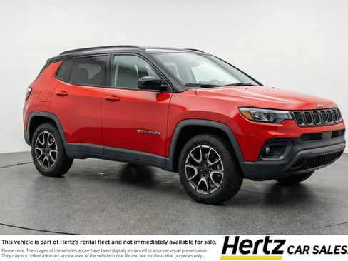 Used 2025 Jeep Compass Trailhawk w/ Trailer Tow Group AWD/4WD image 1