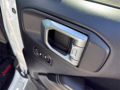 Used 2018 Jeep Wrangler Unlimited Sahara w/ Uconnect 4C Nav & Sound Group image 16