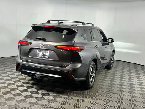 Used 2024 Toyota Highlander XLE image 5