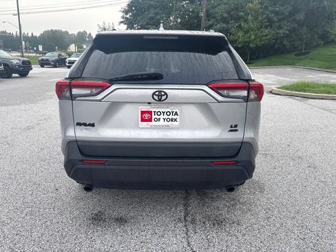 Used 2019 Toyota RAV4 LE w/ All Weather Liner Package AWD/4WD image 4