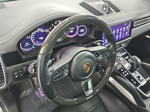 Certified 2023 Porsche Cayenne Turbo AWD/4WD image 4