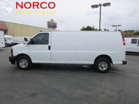 Used 2017 Chevrolet Express 2500 Extended image 6