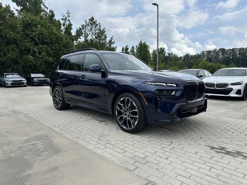 Used 2024 BMW X7 xDrive40i w/ M Sport Package AWD/4WD image 13