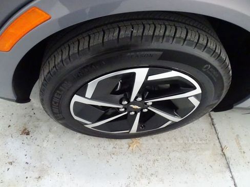 Used 2025 Chevrolet Equinox EV LT image 23