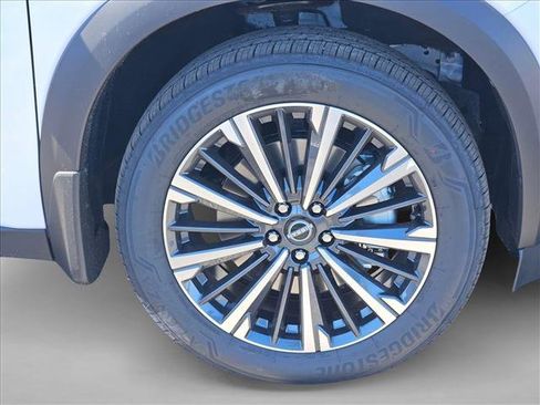 New 2026 Nissan Pathfinder Platinum image 16