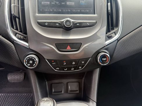 Used 2017 Chevrolet Cruze LT FWD image 19