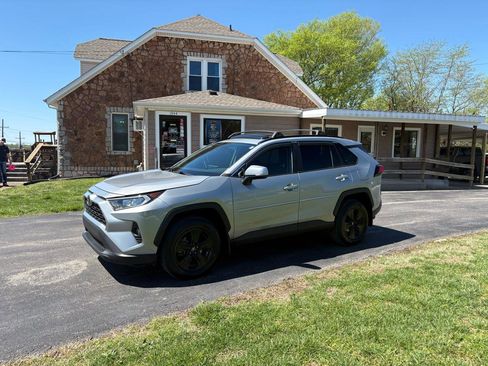 Used 2020 Toyota RAV4 XLE w/ Convenience Package image 1