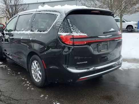 Certified 2024 Chrysler Pacifica Touring-L image 2