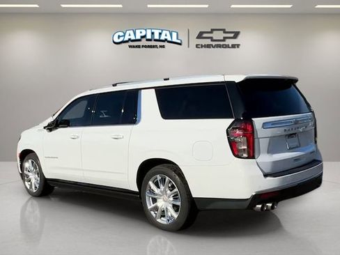 Used 2023 Chevrolet Suburban High Country image 3