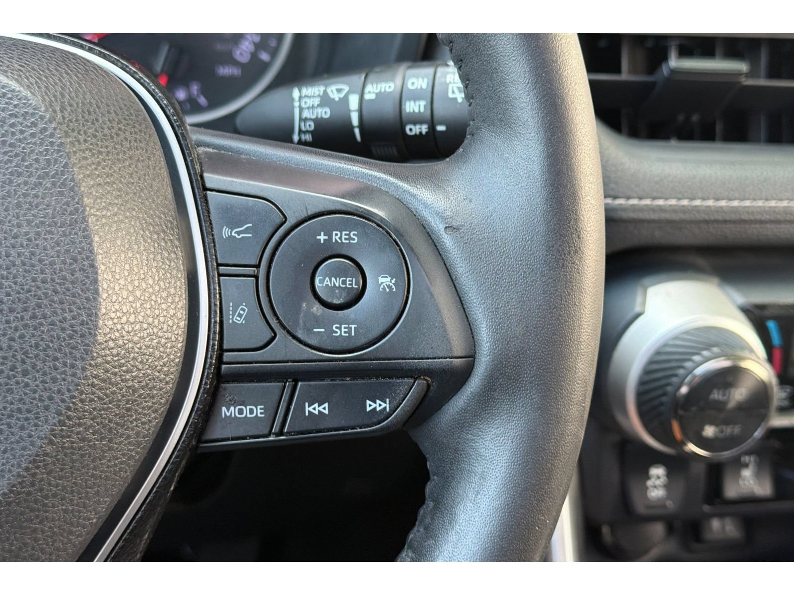 Used 2019 Toyota RAV4 XLE w/ Convenience Package AWD/4WD image 28