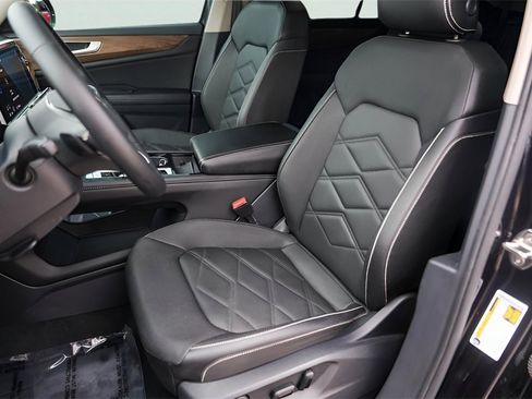 Used 2025 Volkswagen Atlas SE image 10