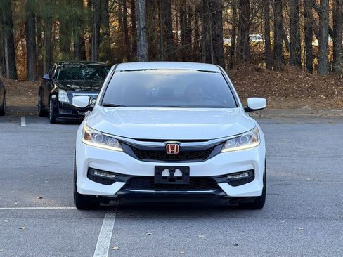 Used 2017 Honda Accord Sport image 2