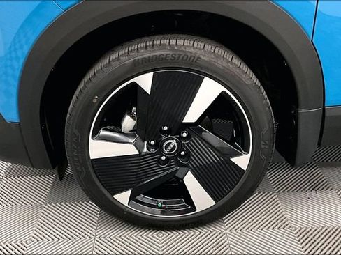 Used 2025 Nissan Kicks SR w/ SR Premium Package FWD image 10