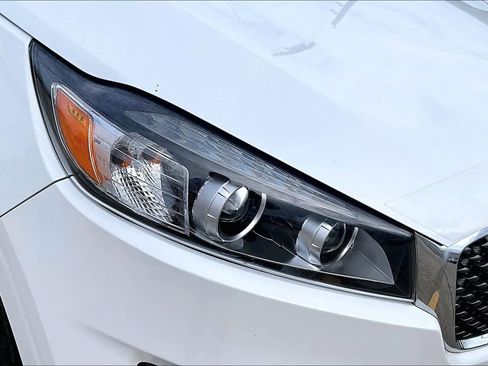 Used 2016 Kia Sorento SX image 26