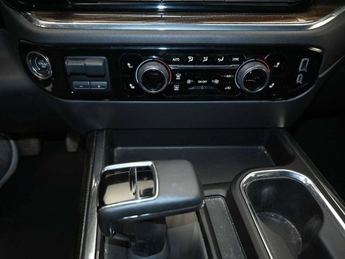 Used 2024 Chevrolet Silverado 1500 LT Trail Boss w/ LPO, Dark Essentials Package AWD/4WD image 16