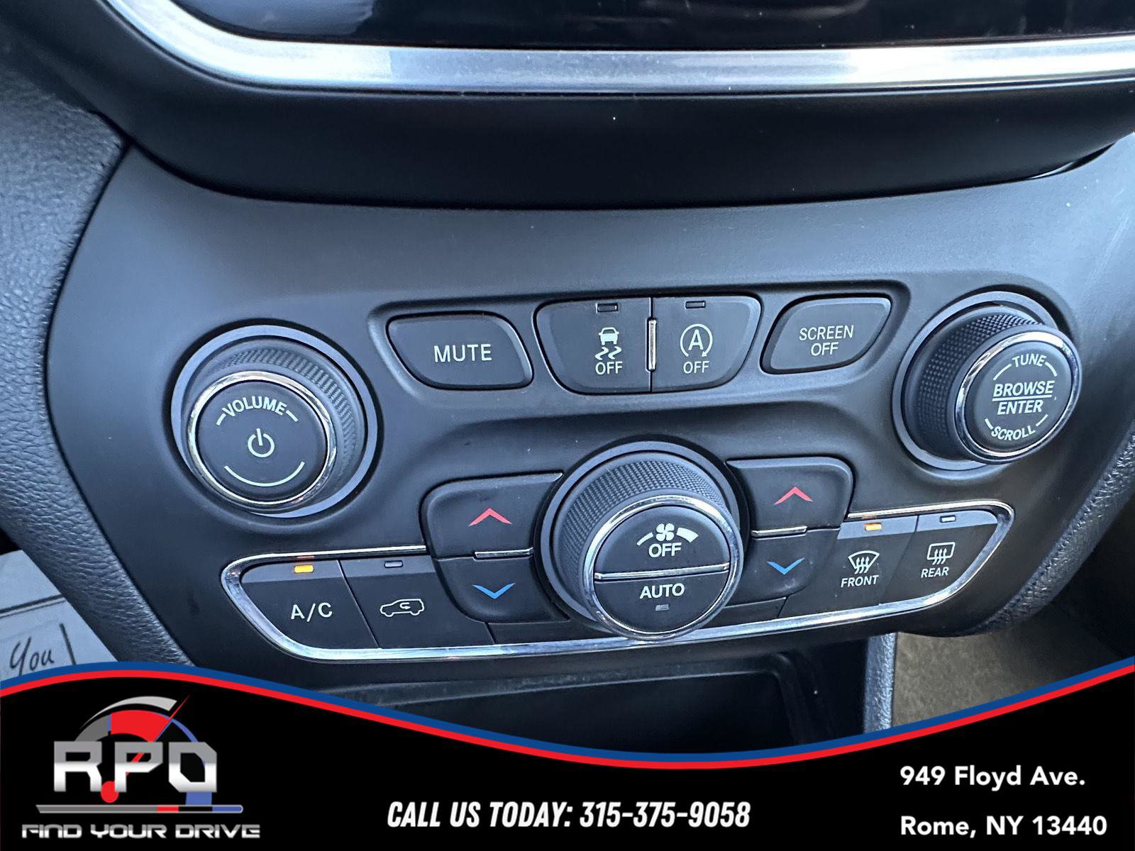 Used 2021 Jeep Cherokee Limited AWD/4WD image 16