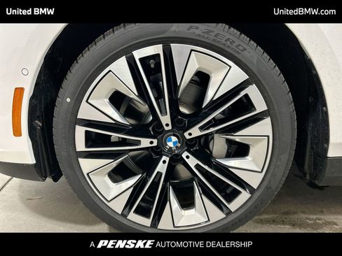 Used 2025 BMW 530i w/ Premium Package image 10