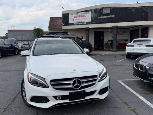 Used 2017 Mercedes-Benz C 300 4MATIC Sedan image 4