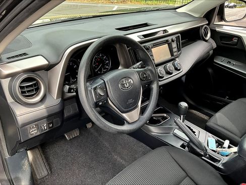 Used 2017 Toyota RAV4 LE FWD image 32