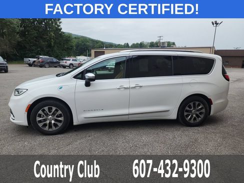 Used 2023 Chrysler Pacifica Pinnacle FWD image 5