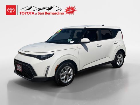 Used 2024 Kia Soul LX w/ Option Group 015 FWD image 1