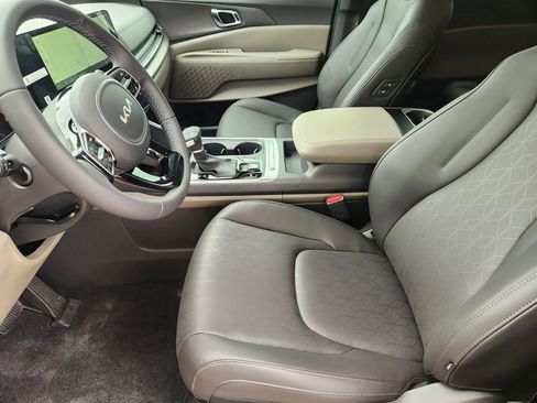 New 2026 Kia Carnival EX FWD image 10