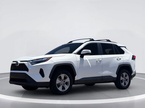 Used 2022 Toyota RAV4 XLE w/ XLE Grade Weather Package FWD image 2