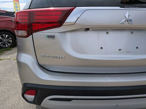 Used 2020 Mitsubishi Outlander SE FWD image 15