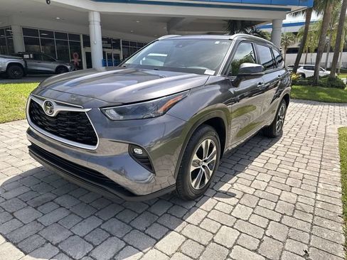 Used 2024 Toyota Highlander XLE FWD image 20