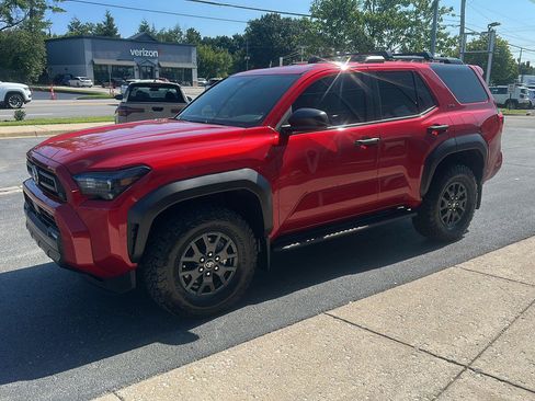 Used 2025 Toyota 4Runner SR5 AWD/4WD image 6