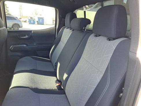 Used 2020 Toyota Tacoma TRD Sport w/ Technology Package image 18