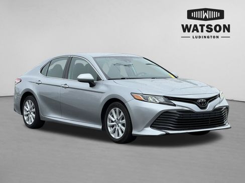 Used 2020 Toyota Camry LE FWD image 1