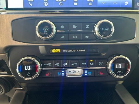 Used 2022 Ford F350 Platinum w/ FX4 Off-Road Package AWD/4WD image 55