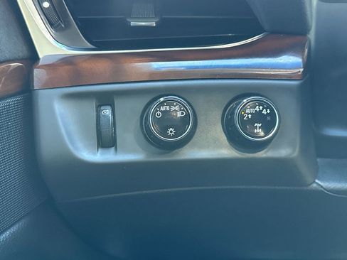 Used 2018 Cadillac Escalade Luxury image 21