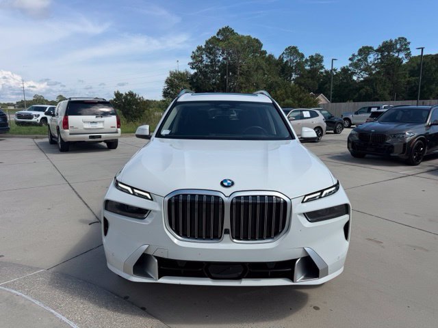 Used 2026 BMW X7 xDrive40i w/ Premium Package AWD/4WD image 3