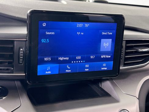 Used 2022 Ford Explorer XLT w/ Equipment Group 202A AWD/4WD image 14