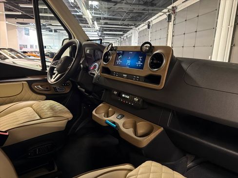 Used 2024 Mercedes-Benz Sprinter 3500 image 23