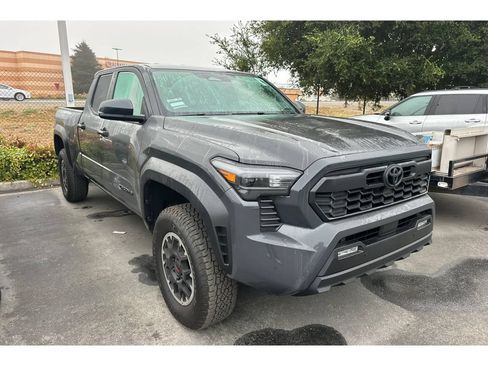 Used 2026 Toyota Tacoma TRD Off-Road w/ TRD Off Road Upgrade Package AWD/4WD image 2