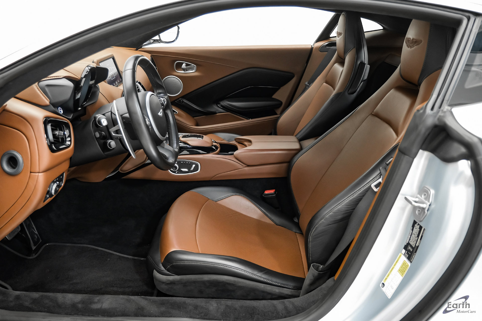 Used 2020 Aston Martin V8 Vantage Coupe RWD image 34