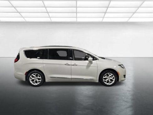 Used 2019 Chrysler Pacifica Touring-L Plus w/ Advanced Safetytec Group FWD image 3