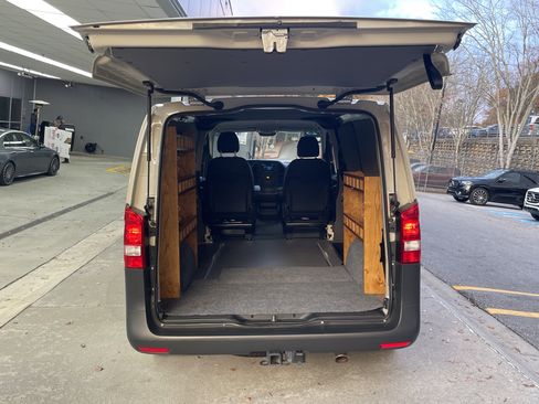 Used 2023 Mercedes-Benz Metris image 9