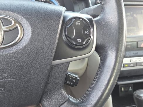 Used 2014 Toyota Camry XLE w/ Leather Package FWD image 7