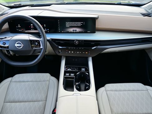 Certified 2025 Nissan Murano Platinum w/ Cargo Package image 16