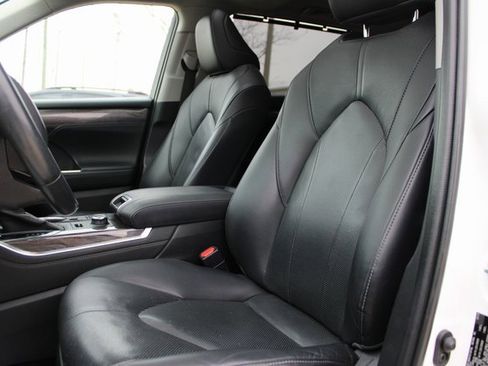 Used 2020 Toyota Highlander Limited image 32