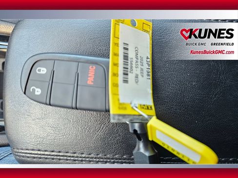 Used 2025 Jeep Compass Trailhawk AWD/4WD image 17