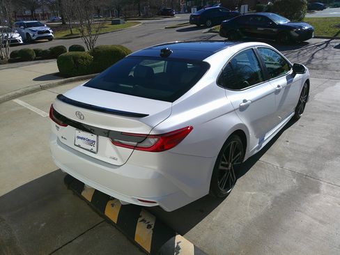 Used 2025 Toyota Camry XSE image 12